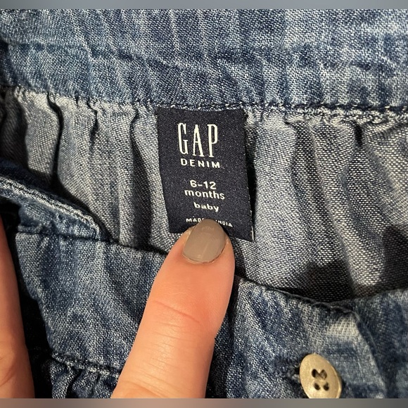 Gap Soft Denim Jumpsuit with snap bottom and button details 6-12 months - Picture 4 of 4